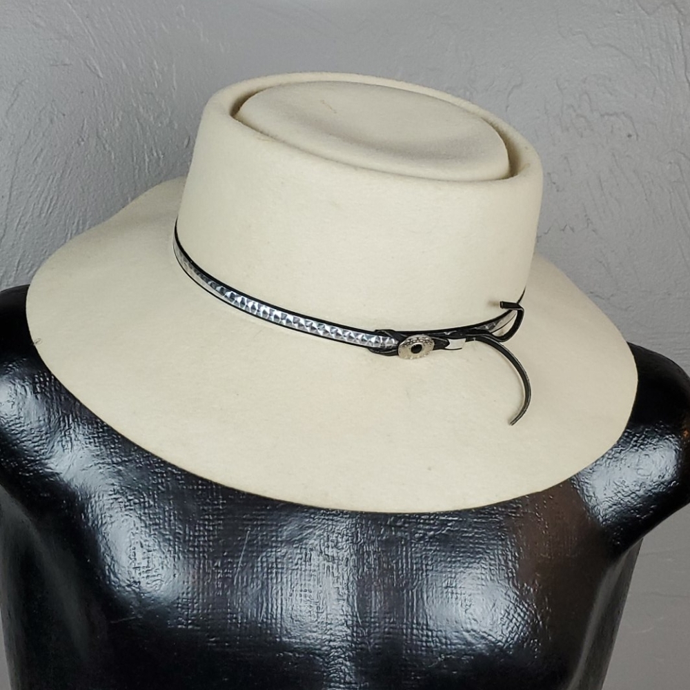Vintage Bee hat Co. Cream hat women size S